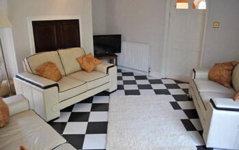 Toll House Emsworth 37078 Living Area