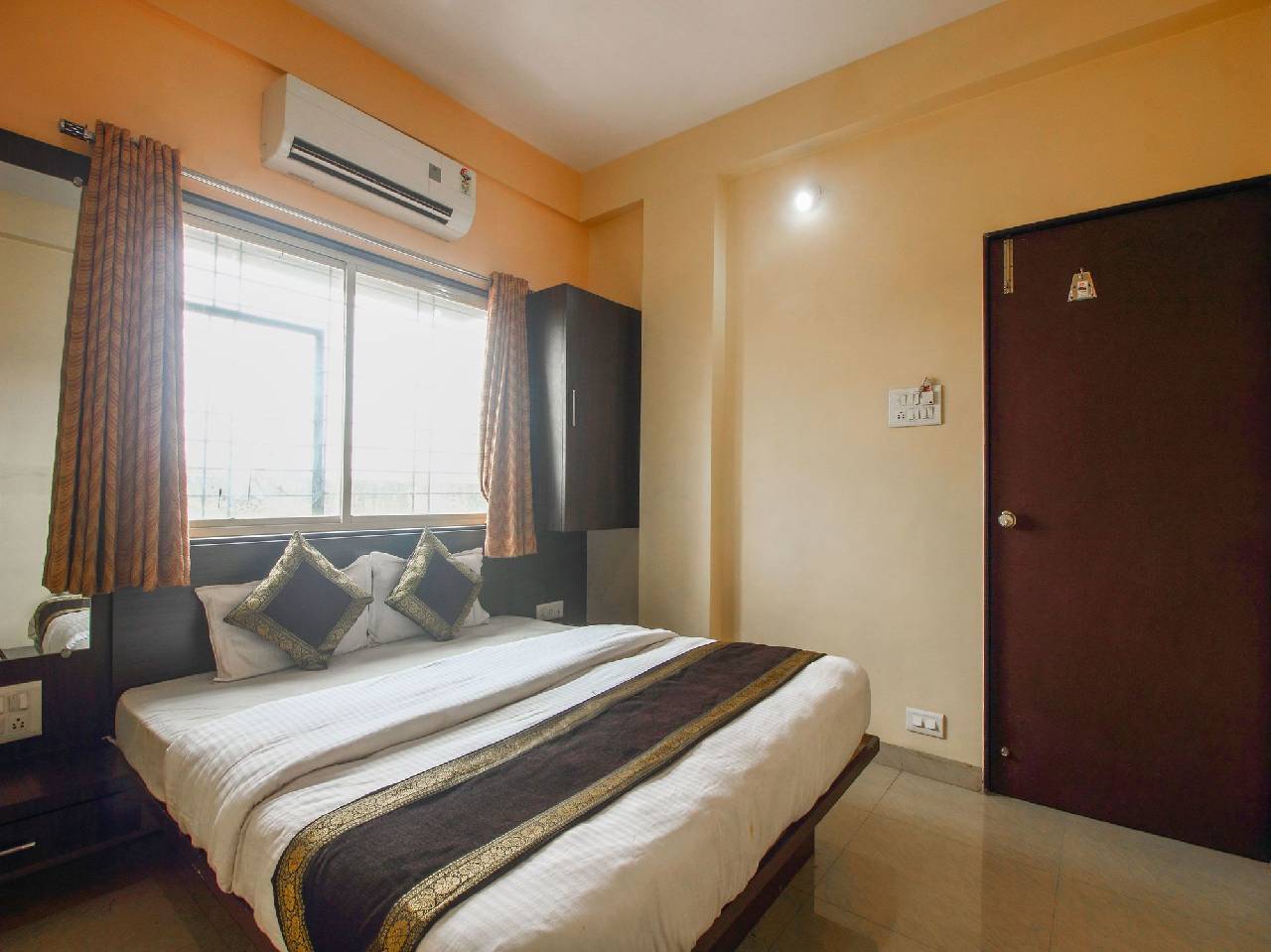 Oyo 12355 Hotel New Jagdamba Lodging 