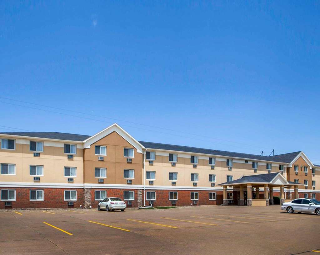 Quality Inn & Suites Davenport near I 80 - photo 2