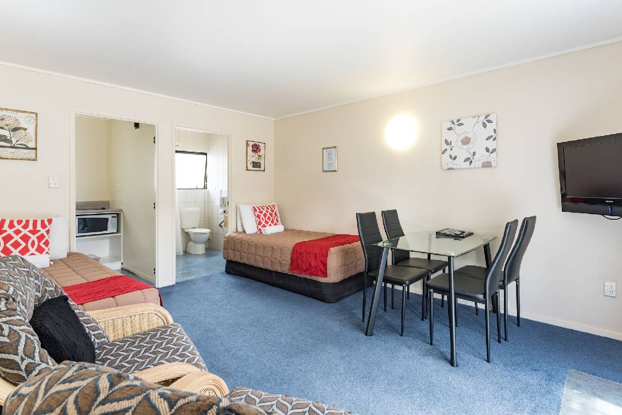 Dolphin Motel 