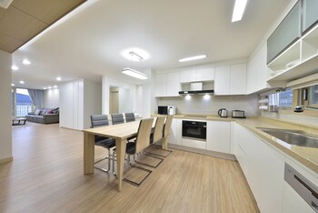 Geoje Jisefo Family Residence In-Room Kitchen