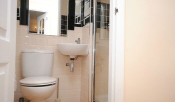 Annies Cottage Emsworth 400255 Bathroom