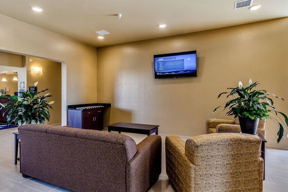 Cobblestone Inn & Suites Waverly - photo 3