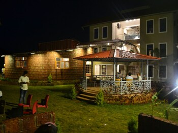 Oyo 11898 Hotel Vhyomaan Exterior