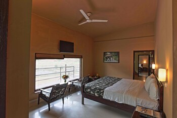 Corbett Riverside Resort 