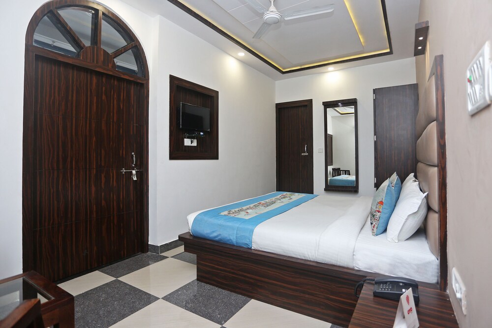 Oyo 9368 Hotel Pratap Guestroom