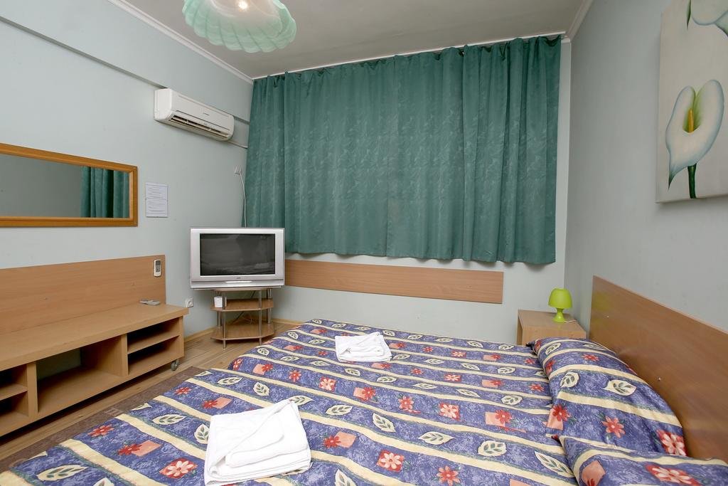 Ognian Apartments 