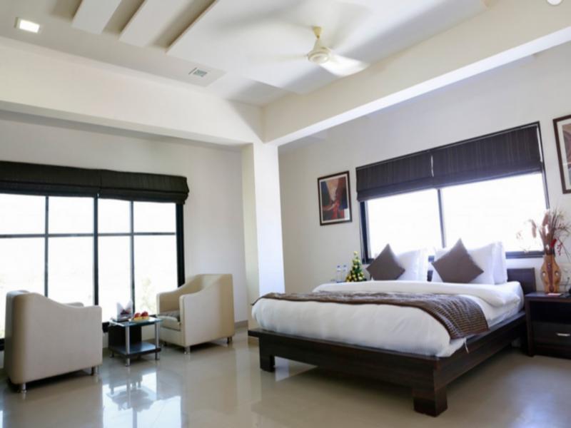 J R Avezika Comfort Hotel 