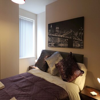 Centauri Apartments In Park Rise Guestroom