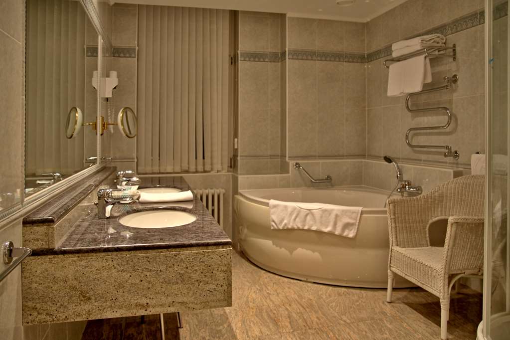 Esplanade Spa & Golf Resort (اسپلاناد اسپا و گلف ریزورت) Bathroom Suite_TOP CCL Hotel Esplanade Spa and Golf Resort Marienbad