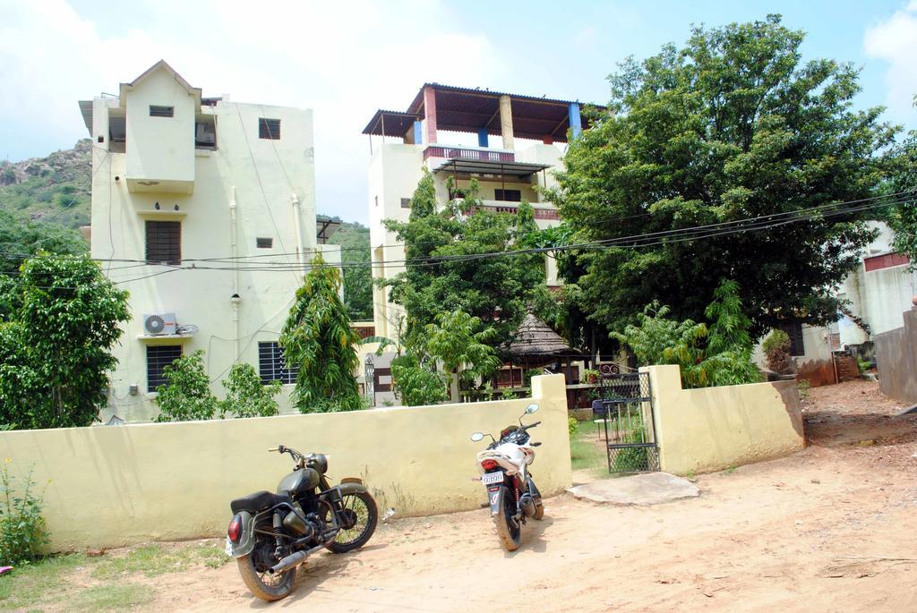 Hotel Hilltop Pushkar 