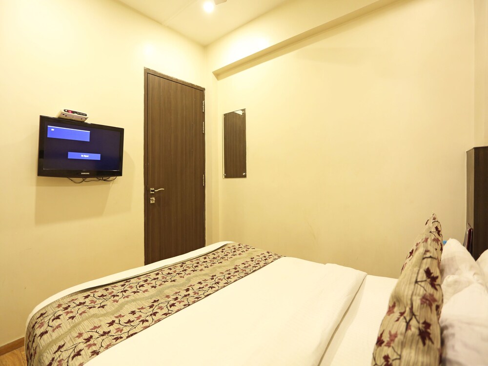 Oyo 1807 Hotel Platinum Inn Guestroom