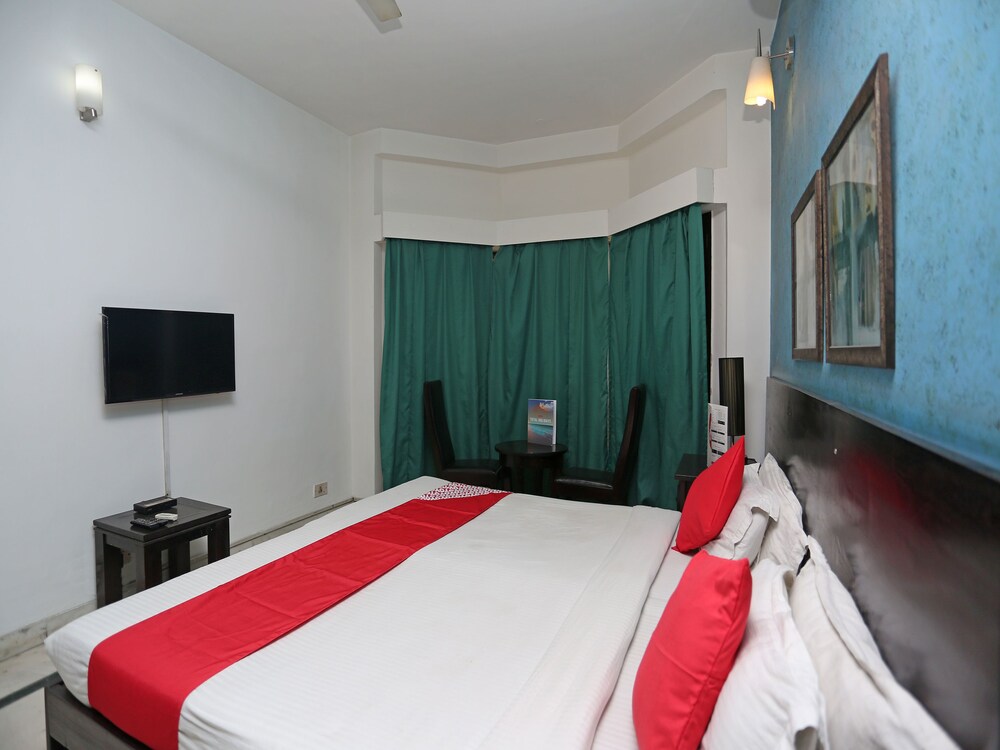 Oyo 15401 Hotel Surana Palace Guestroom