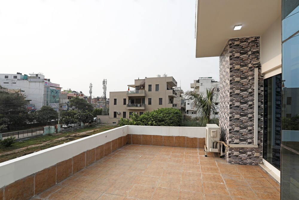 Oyo 10119 Sector 31 Terrace/Patio
