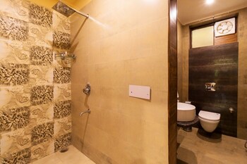 Nirvana Lodge & Lounge Mussoorie Guestroom