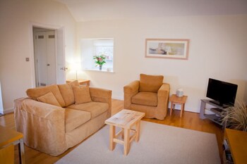 West Fenton Court (وست فنتون كورت) Living Area