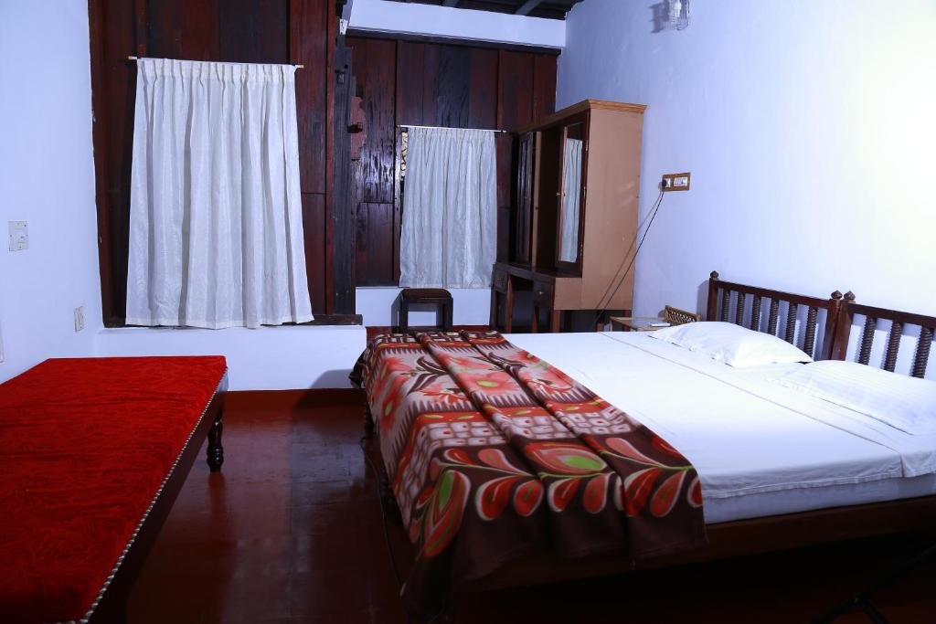 Lovedale Lakeside Homestay 
