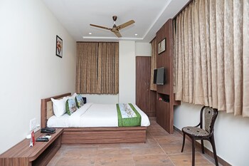 Oyo 10131 Hotel Raj Guestroom