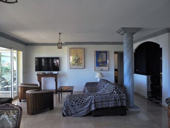 Les Lauriers Roses Living Area