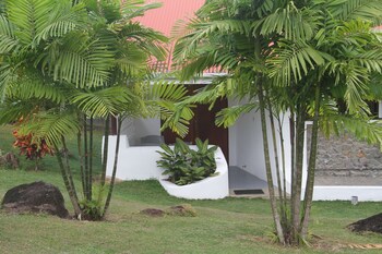 Daniella's Bungalows Garden View