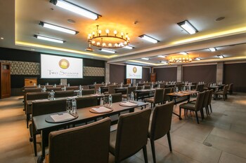 Two Seasons Coron Bayside Hotel (توو سیزنس كورون بیسید هتل) Meeting Facility