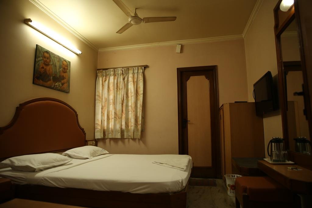 Hotel Valluvar 