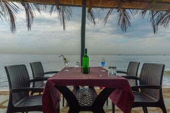 Vista Praia Beachfront Cottages Dining