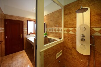Casa Emblematica Armonia Bathroom