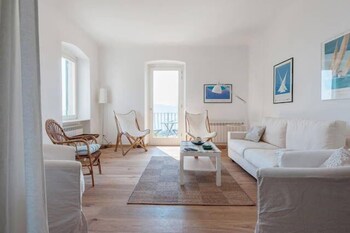 Case Vacanze Lerici Collina Living Area