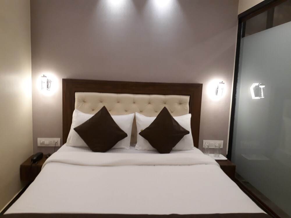 Garden Creek Residency Guestroom