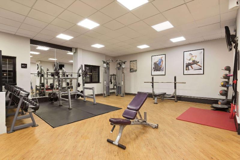 Ramada Resort Cwrt Bleddyn Hotel & Spa (رامادا ریزورت كورت بلدین هتل و اسپا) Sports and Entertainment