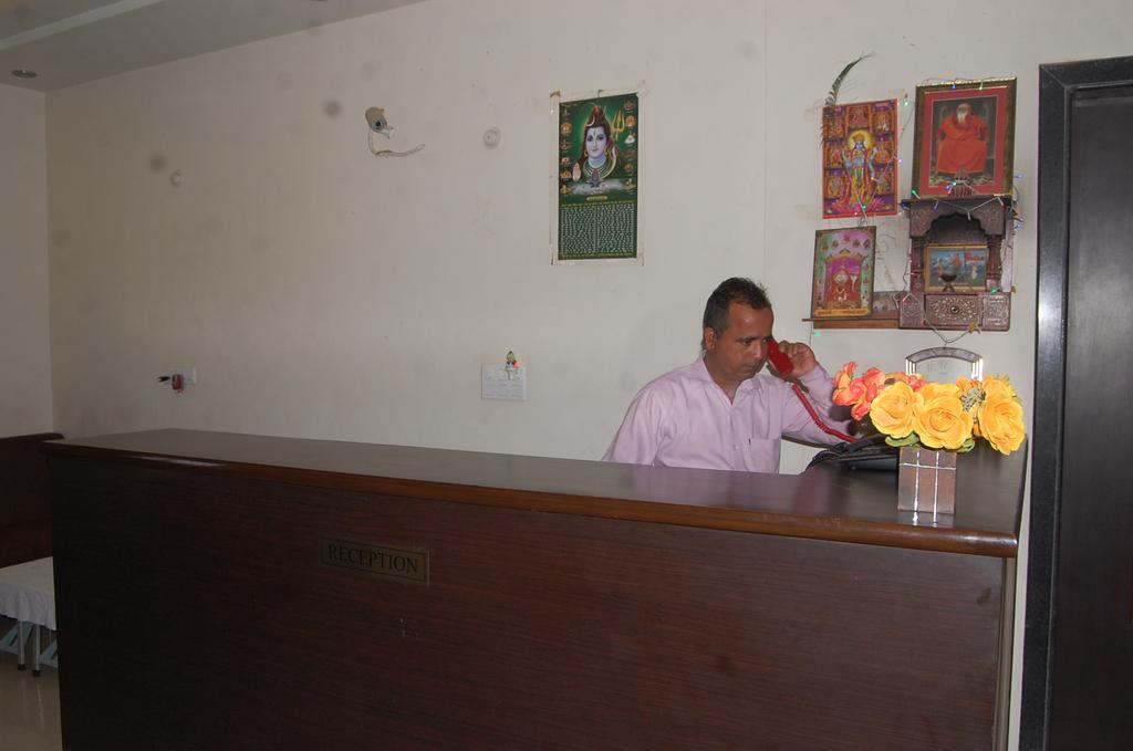 Thar Midway Hotel & Restaurant 