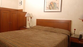 Royal Inn Guestroom