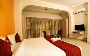 Lofty Seasons Service Apartments Guestroom