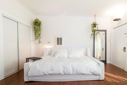 Boho Chic Sunny West Hollywood Enclave 