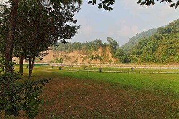 Corbett Riverside Resort 