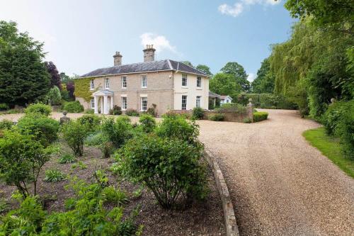 Vicarage House & Pool House 