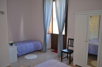 Etna Akmè Guestroom