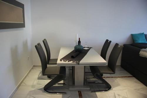 Bonito Apartamento En Nueva Andalucia 
