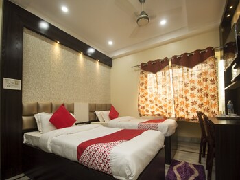 Oyo 17216 Classic Lodge Guestroom