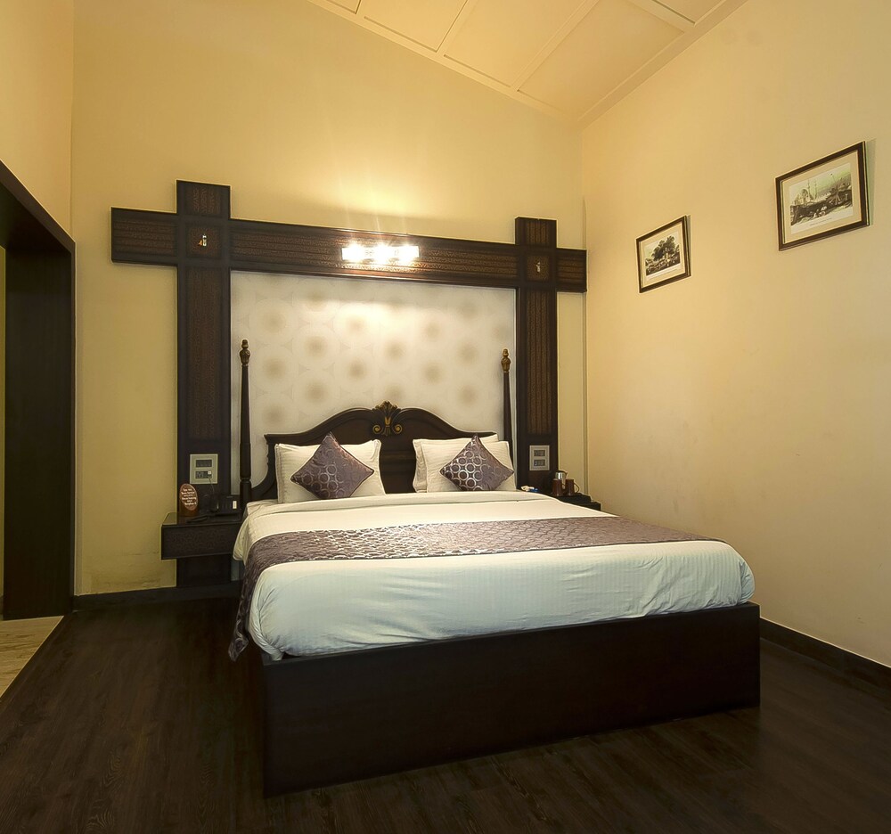 Iris Resort And Spa Guestroom