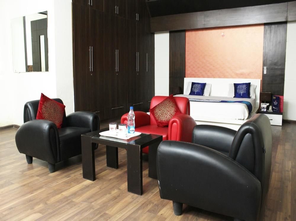 Oyo Premium Huda Metro 