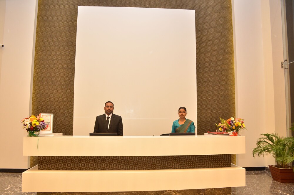 Hotel Mansha Regency Reception