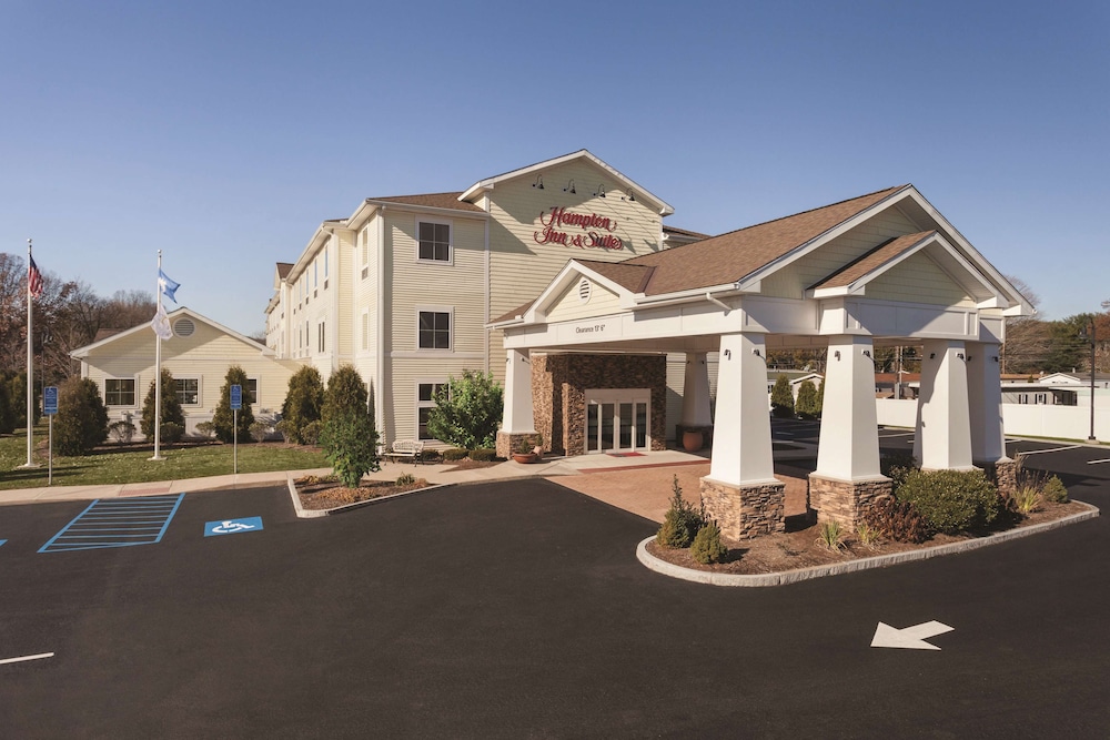 Hampton Inn & Suites Mystic - featured photo
