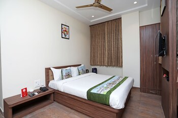 Oyo 10131 Hotel Raj Guestroom