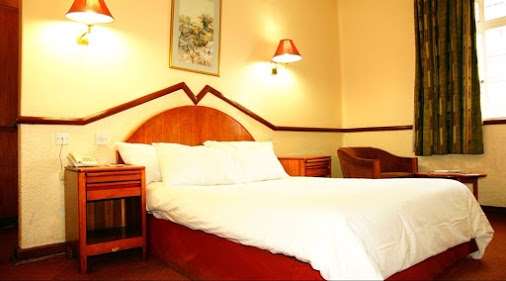 New Ambassador Hotel z