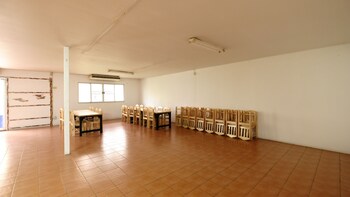 Nontsee Apartment Meeting Facility