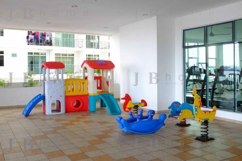 Golden Sand Seaview Residence Suites 