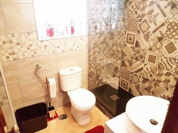 Caparica Central Apartment By Host Point Bathroom