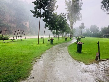 Corbett Riverside Resort Lake View